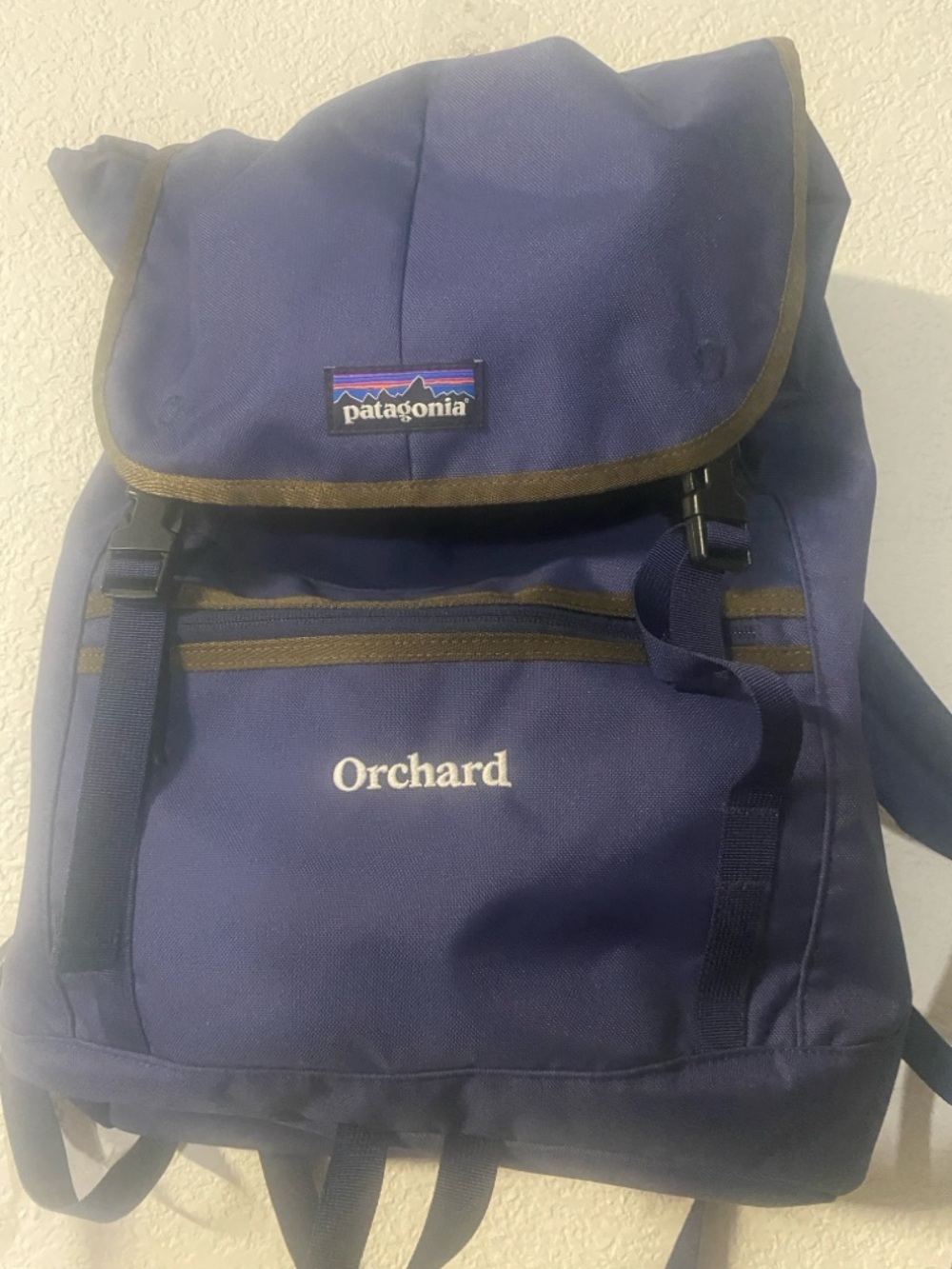 Patagonia Arbor Classic DayPack 25L  Backpack blue W/ embroidered orchard - Picture 3 of 10